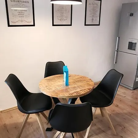 Royal View Apartment *