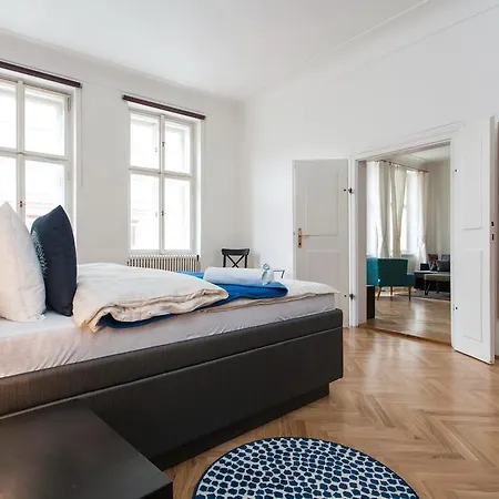 Royal View Apartment *