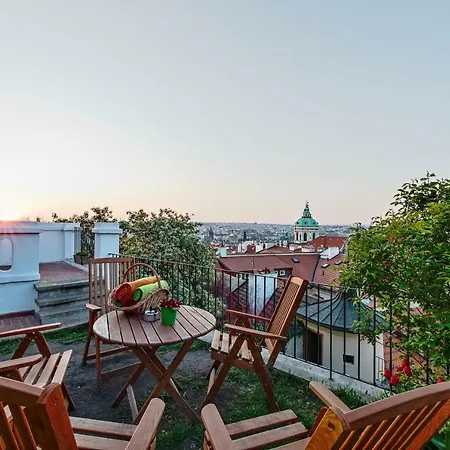 Royal View Apartment *